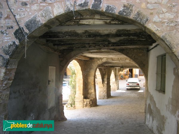 La Llacuna - Plaça Major (Foto: Albert Esteves, 2009) La Llacuna - Plaça Major