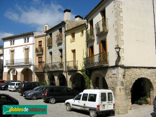 La Llacuna - Plaça Major (Foto: Albert Esteves, 2009) La Llacuna - Plaça Major