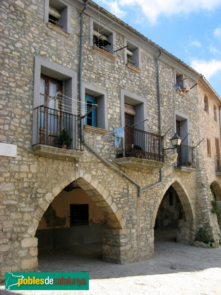La Llacuna - Plaça Major (Foto: Albert Esteves, 2009) La Llacuna - Plaça Major
