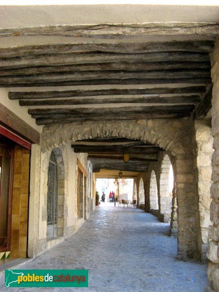 La Llacuna - Plaça Major (Foto: Albert Esteves, 2009) La Llacuna - Plaça Major