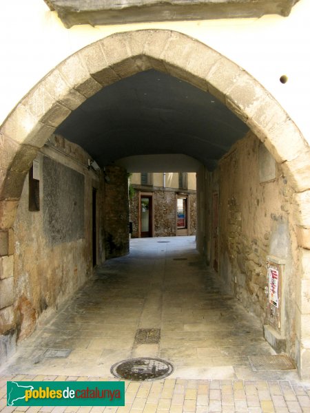 Igualada - Passatge de Sant Miquel (Foto: Albert Esteves, 2009) Igualada - Passatge de Sant Miquel