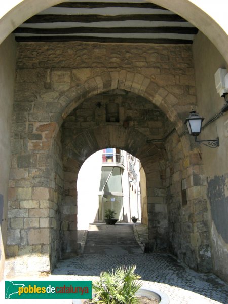 Igualada - Portal d'en Vives (Foto: Albert Esteves, 2009) Igualada - Portal d'en Vives