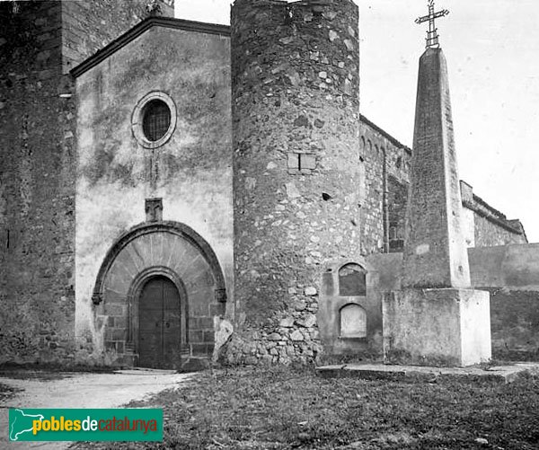 Palafolls - Església de Sant Genís (Foto: Josep Salvany - Fons Salvany, Biblioteca de Catalunya, 1919) Palafolls - Església de Sant Genís