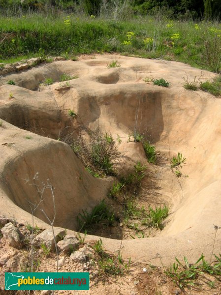 Òdena - Terrisseria romana de Viladés (Foto: Albert Esteves, 2009) Òdena - Terrisseria romana de Viladés