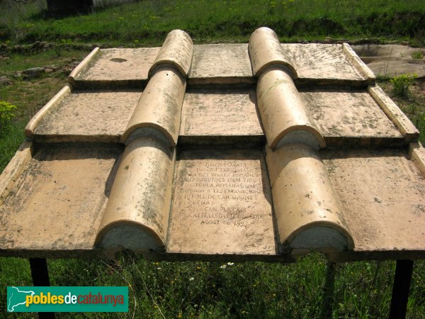 Òdena - Teules reproduïdes d'un troç de teula romana trobat a Viladés (Foto: Albert Esteves, 2009) Òdena - Teules reproduïdes d'un troç de teula romana trobat a Viladés