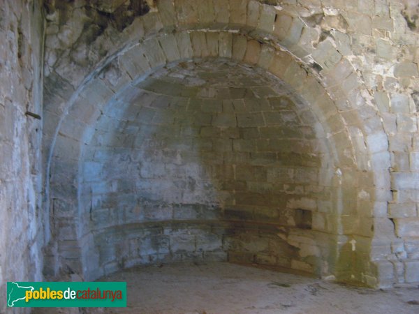Sant Martí de Tous - Santa Maria de la Roqueta, absidiola (Foto: Albert Esteves, 2009) Sant Martí de Tous - Santa Maria de la Roqueta, absidiola