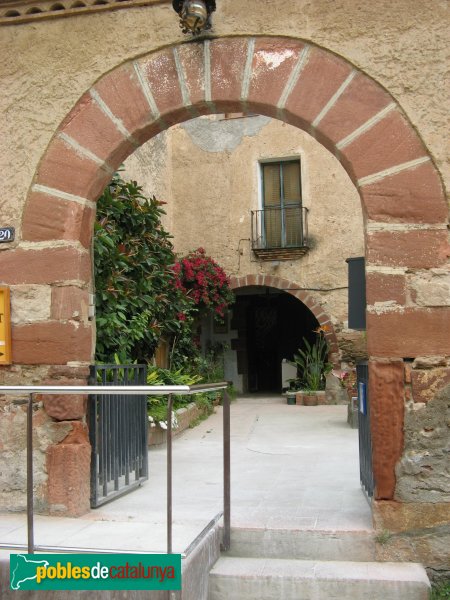 Sant Climent de Llobregat - Rectoria, porta exterior (Foto: Albert Esteves, 2009) Sant Climent de Llobregat - Rectoria, porta exterior