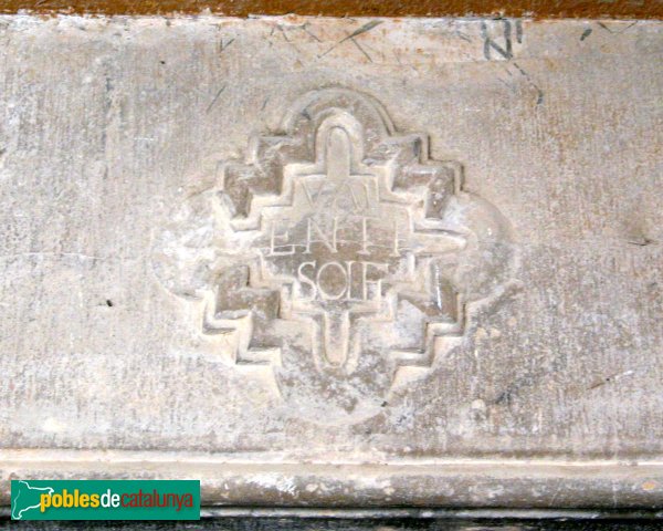 Copons - Portal amb escut (Foto: Albert Esteves, 2009) Copons - Portal amb escut