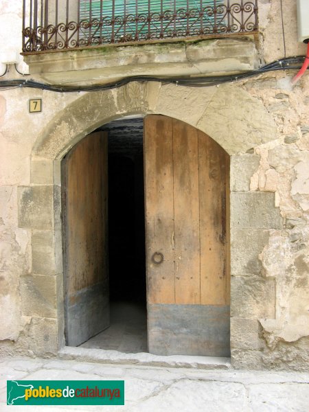 Copons - Portal 1767 (Foto: Albert Esteves, 2009) Copons - Portal 1767