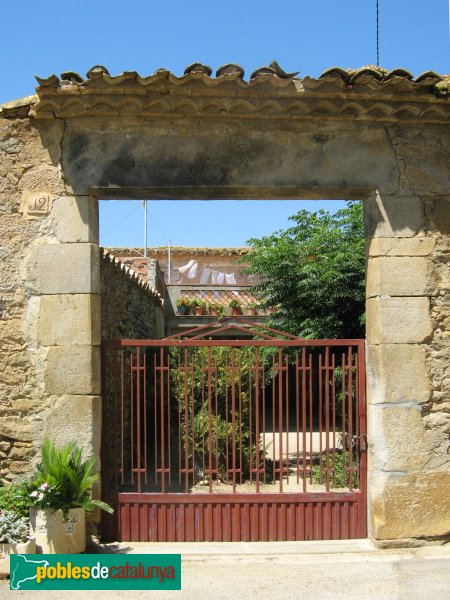 Torroella de Fluvià - Nucli de Sant Tomàs de Fluvià, portal de 1631 (Foto: Albert Esteves, 2009) Torroella de Fluvià - Nucli de Sant Tomàs de Fluvià, portal de 1631