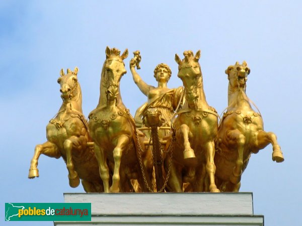 Barcelona - Parc de la Ciutadella. Cascada. Quàdriga de l'Aurora (Foto: Valentí Pons, 2009) Barcelona - Parc de la Ciutadella. Cascada. Quàdriga de l'Aurora