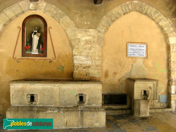 Montblanc - Porxos del Cal Malet (Foto: Albert Esteves, 2009) Montblanc - Porxos del Cal Malet