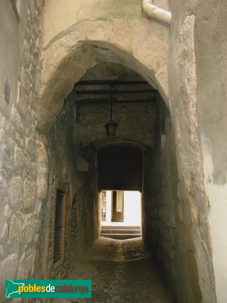 Montblanc - Carreró que dóna al carrer Major (Foto: Albert Esteves, 2009) Montblanc - Carreró que dóna al carrer Major