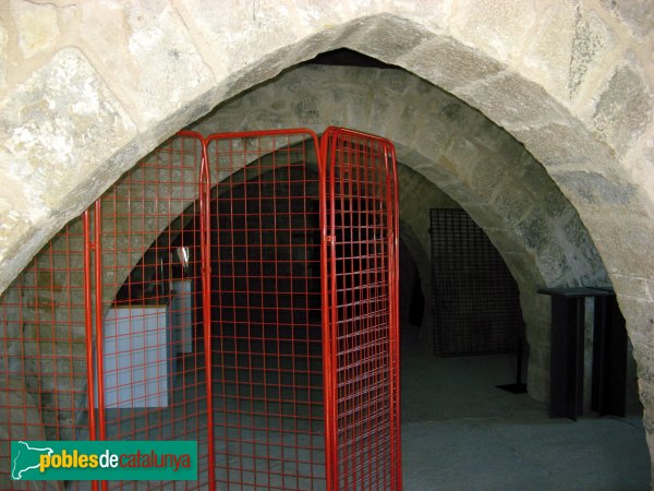 Santa Coloma de Queralt - Castell, sala de les arcades gòtiques