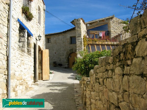Les Piles - Un carrer de Guialmons (Foto: Albert Esteves, 2009) Les Piles - Un carrer de Guialmons