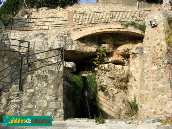 Vimbodí - Font i safareig del Gorg (Foto: Albert Esteves, 2009) Vimbodí - Font i safareig del Gorg