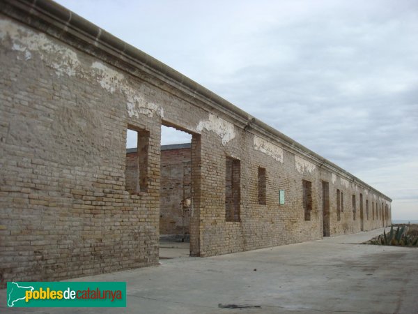 Prat de Llobregat - Caserna de Carrabiners (Foto: Isaac Fernández Marín, 2009) Prat de Llobregat - Caserna de Carrabiners