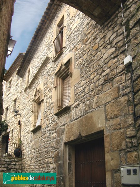 Vallfogona de Riucorb - Cal Sastre (Foto: Albert Esteves, 2010) Vallfogona de Riucorb - Cal Sastre