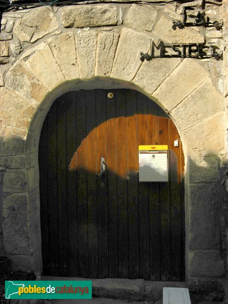 Llorac - portal de cal Mestre (Foto: Albert Esteves, 2010) Llorac - portal de cal Mestre