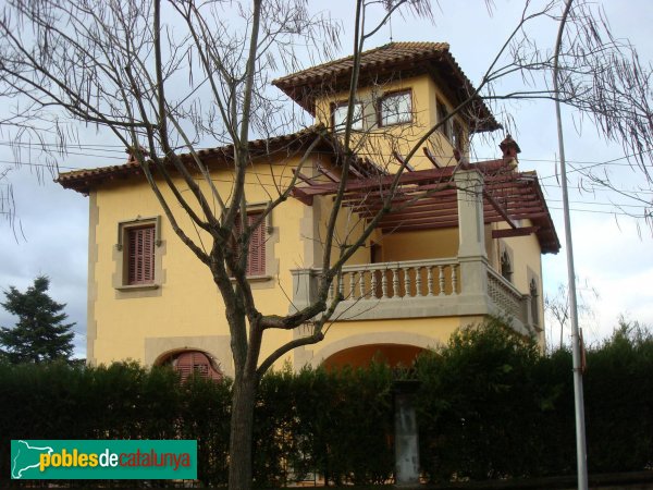 Cerdanyola - Casa Soms (Foto: <i>Isaac Fernández</i>, 2010) Cerdanyola - Casa Soms