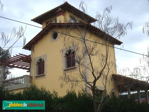 Cerdanyola - Casa Soms (Foto: <i>Isaac Fernández</i>, 2010) Cerdanyola - Casa Soms