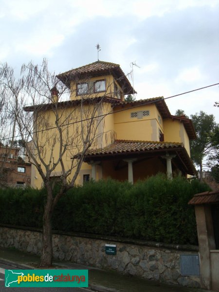 Cerdanyola - Casa Soms (Foto: <i>Isaac Fernández</i>, 2010) Cerdanyola - Casa Soms