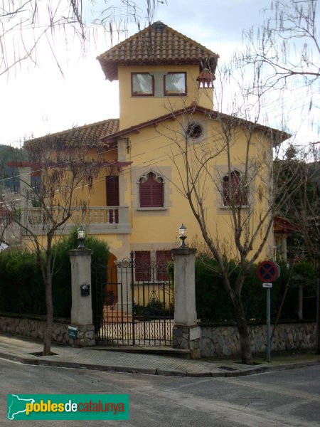 Cerdanyola - Casa Soms (Foto: <i>Isaac Fernández</i>, 2010) Cerdanyola - Casa Soms