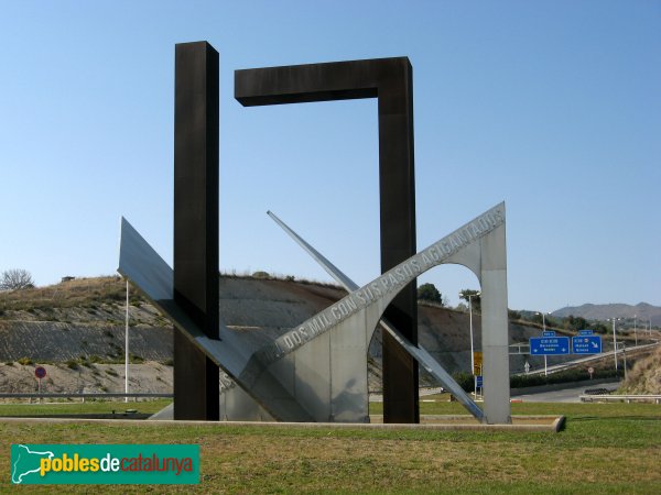 Montgat - Escultura <i>Más allá del dos mil...</i> (Foto: Albert Esteves, 2007) Montgat - Escultura <i>Más allá del dos mil...</i>