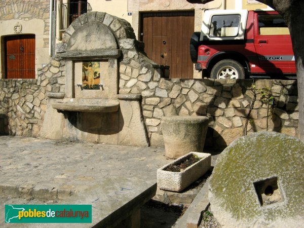 Solivella - Font de la plaça Sant Joan (Foto: Albert Esteves, 2010) Solivella - Font de la plaça Sant Joan