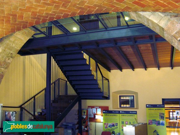 Vacarisses - Castell, interior de la primera planta (Foto: Albert Esteves, 2010) Vacarisses - Castell, interior de la primera planta