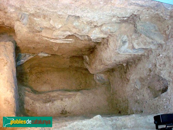 Cerdanyola - Sant Iscle i Santa Victòria de les Feixes (Foto: <i>Isaac Fernández</i>, 2008) Cerdanyola - Sant Iscle i Santa Victòria de les Feixes