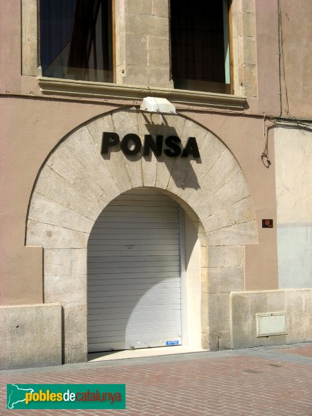 Terrassa - Cal Baró de Corbera (Foto: Albert Esteves, 2010) Terrassa - Cal Baró de Corbera