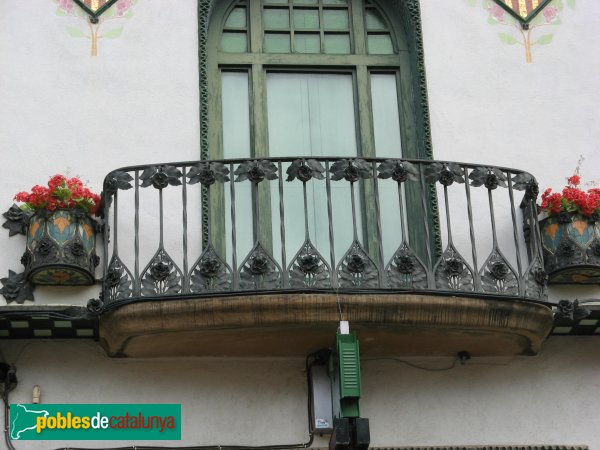 Terrassa - Antiga Confiteria Vídua Carné (Farmàcia Albiñana) (Foto: Albert Esteves, 2010) Terrassa - Antiga Confiteria Vídua Carné (Farmàcia Albiñana)