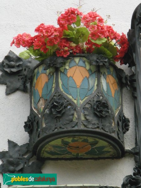 Terrassa - Antiga Confiteria Vídua Carné (Farmàcia Albiñana) (Foto: Albert Esteves, 2010) Terrassa - Antiga Confiteria Vídua Carné (Farmàcia Albiñana)