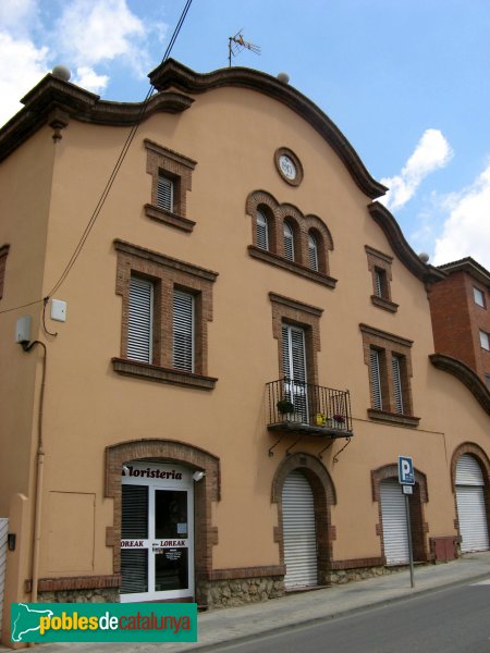 El Papiol - Avinguda Generalitat, 72 (Foto: Albert Esteves, 2010) El Papiol - Avinguda Generalitat, 72