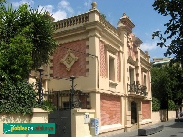 Cerdanyola - Casa Llopis (Foto: Albert Esteves, 2010) Cerdanyola - Casa Llopis