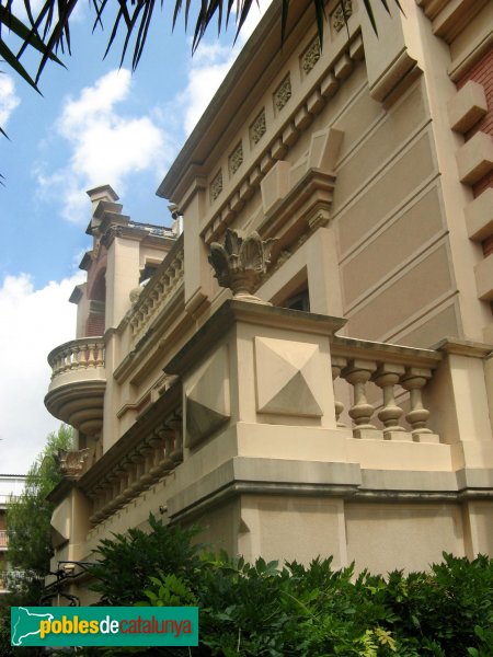 Cerdanyola - Casa Llopis (Foto: Albert Esteves, 2010) Cerdanyola - Casa Llopis