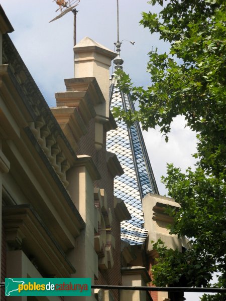 Cerdanyola - Casa Llopis (Foto: Albert Esteves, 2010) Cerdanyola - Casa Llopis