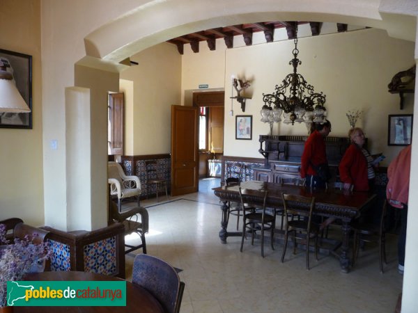 Sant Llorenç Savall - El Marquet de les Roques. Planta baixa (menjador i saló) (Foto: Joan Sánchez Sabé, 2010) Sant Llorenç Savall - El Marquet de les Roques. Planta baixa (menjador i saló)