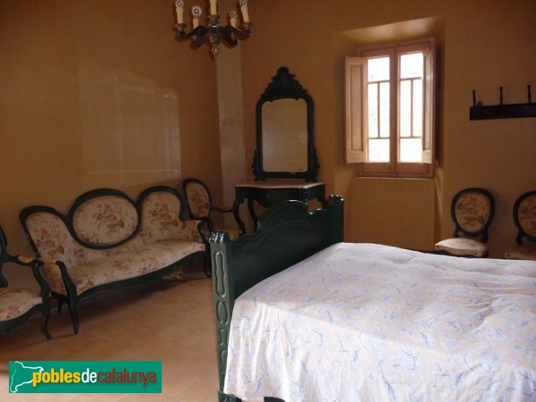 Sant Llorenç Savall - El Marquet de les Roques. Primera Planta. Detall d'un dels dormitoris (Foto: Joan Sánchez Sabé, 2010) Sant Llorenç Savall - El Marquet de les Roques. Primera Planta. Detall d'un dels dormitoris