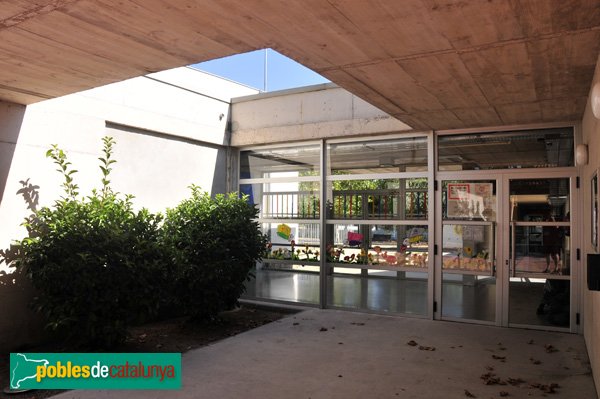 Les Escoles Velles - Accés (Foto: Joan Sánchez Sabé, 2010) Les Escoles Velles - Accés