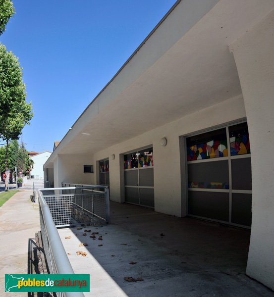 Les Escoles Velles - Rampa d'accés i finestres (Foto: Joan Sánchez Sabé, 2010) Les Escoles Velles - Rampa d'accés i finestres