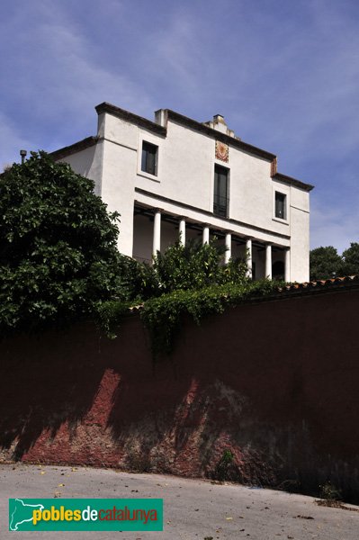 Can Maiol, façana, plantes primera i segona (Foto: Joan Sánchez Sabé, 2010) Can Maiol, façana, plantes primera i segona