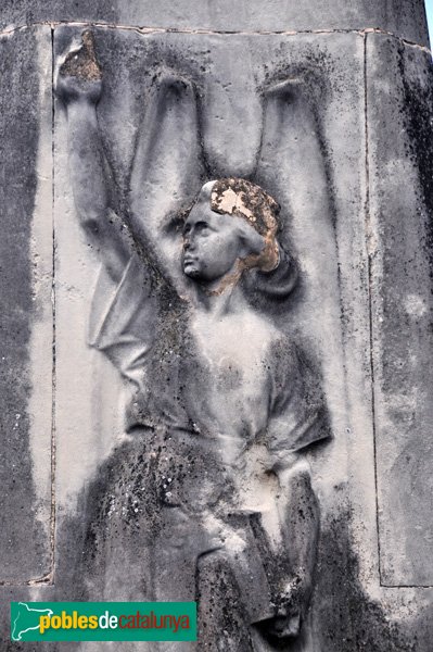 Cementiri de Palau-solità, Panteó dels Duran, relleu (Foto: Joan Sánchez Sabé, 2010) Cementiri de Palau-solità, Panteó dels Duran, relleu