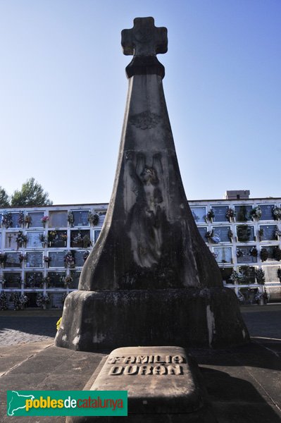 Cementiri de Palau-solità, Panteó de la Família Duran (Foto: Joan Sánchez Sabé, 2010) Cementiri de Palau-solità, Panteó de la Família Duran
