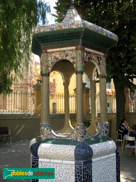 Barcelona - Can Deu. Templet antic pou (Foto: Albert Esteves, 2010) Barcelona - Can Deu. Templet antic pou