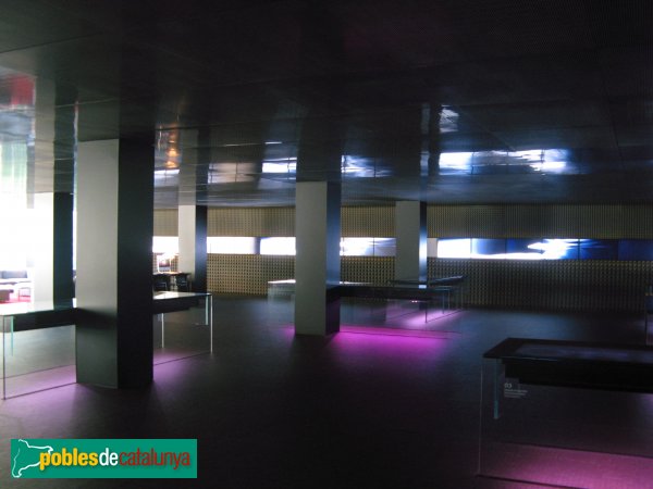 Barcelona - Edifici Roca Barcelona Gallery (Foto: Albert Esteves, 2010) Barcelona - Edifici Roca Barcelona Gallery