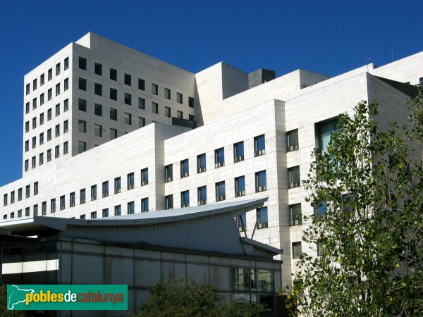 Barcelona - Illa Diagonal, façana posterior (Foto: Albert Esteves, 2010) Barcelona - Illa Diagonal, façana posterior