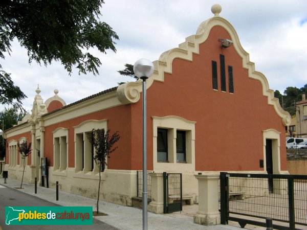 Sant Llorenç Savall - Antigues escoles (Foto: Albert Esteves, 2010) Sant Llorenç Savall - Antigues escoles