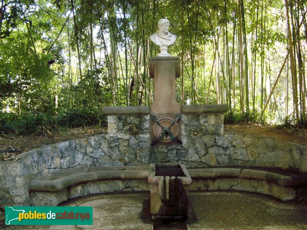 Barcelona - Jardins del Palau de Pedralbes - Font d'Hèrcules (Gaudí) (Foto: Albert Esteves, 2010) Barcelona - Jardins del Palau de Pedralbes - Font d'Hèrcules (Gaudí)